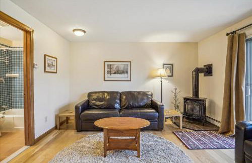 Cozy One-Bedroom Edgemont Condo with Ski Access & Fireplace B3 - Foto 3