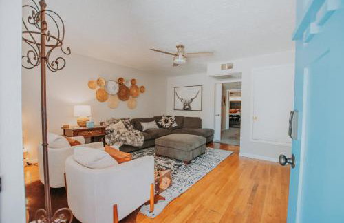 Cowboy Den-Private Hot Tub-Game Room-Pet Friendly-No Pet Fees! - Foto 2