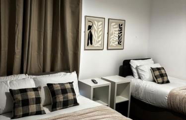 Comfortable 3BR Home, Guests 7, Fast Wi-Fi, & Nearby Pubs - Foto 12