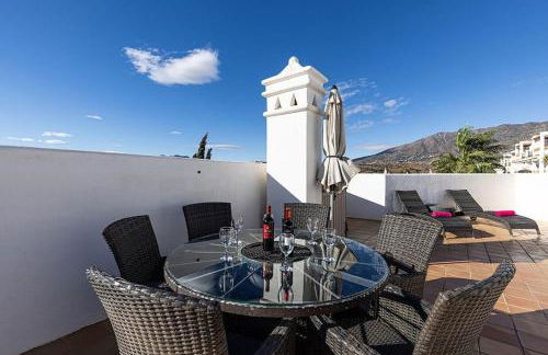 Stylish Penthouse Duplex at Matchroom Country Club - Photo 28