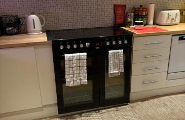 Taylor Close - Spacious Central Ferry Flat - Photo 21