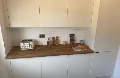 Cliffside 3 Bedroom House with Sea Views - Photo 10