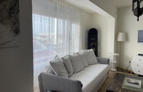 MY OCEAN HOME !!! Breathtaking location, Steps to the ocean, Spacious sea view, Fully Equipped and Well-Furnished with Private Entrance and High-Speed Fiber Optic Internet - Photo 36