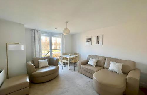 Pass the Keys Next to Braehead - Free Parking - Foto 14