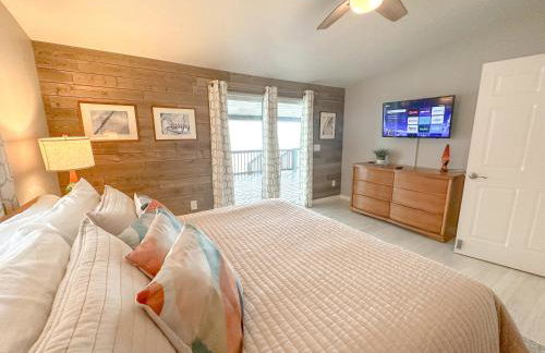 Lakefront 5 Bedroom Vacation Home - Sleeps 12! - Foto 14