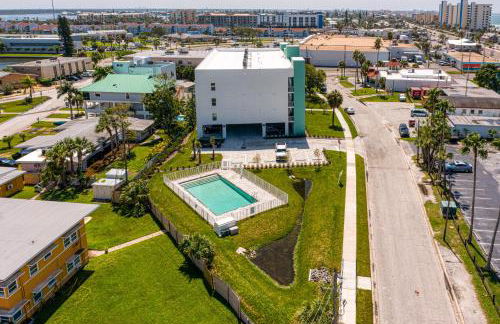 Mad Beach Hideaway - Photo 23