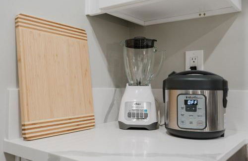 Entire Private Studio with 1 King Bed, Full Kitchen, Gated Yard, Available Now - Foto 23