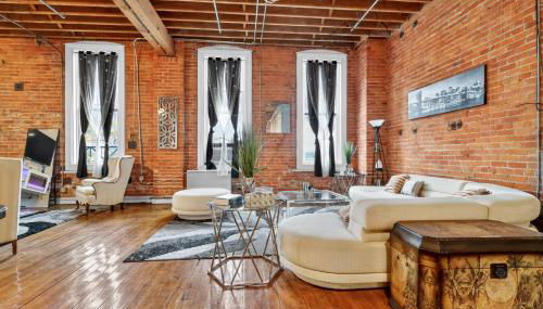 Huge 'MAN CAVE' 2 mins from Downtown Detroit apts - Foto 2