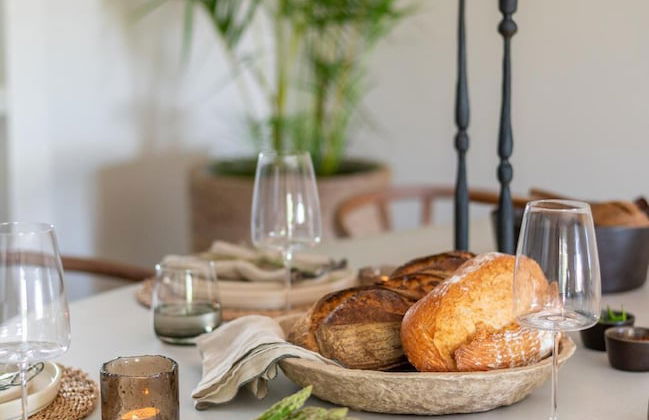 Relax in Style at This Stunning Villa in Camps Bay, Cape Town - Photo 21