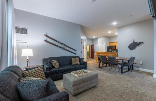 Snowshoe Village Ski-in - Ski-out Condo w Hot Tub - Foto 44