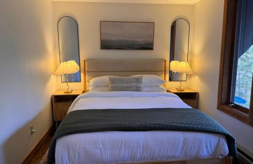 Hot Tub & Firepit Near Ski Resorts & Cozy Modern Cabin - Foto 17