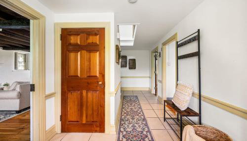 Downingtown Manor - 1900s Farmhouse with Creek Views - Foto 4