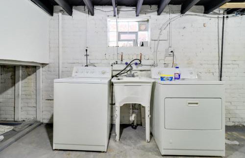 Modern Updates and Great Location! Detroit Duplex - Foto 21