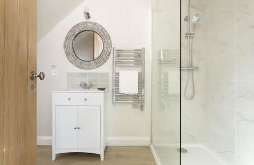 Stone Barn, contemporary barn conversion - Photo 35