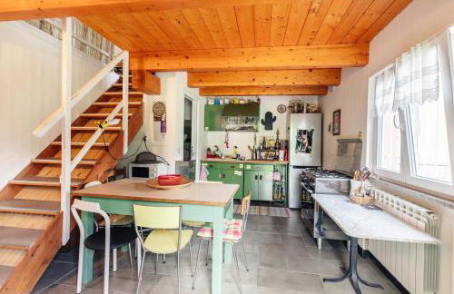 8 beds- surrounded by greenery with parking - Foto 18