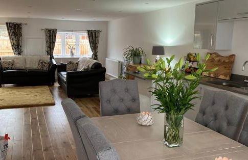 Honeysuckle Cottage -PART OF ALTON COTTAGES - Foto 6