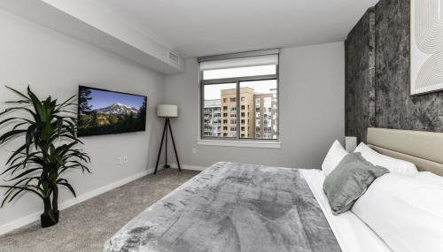 Stylish 2BR Retreat Gym Parkng and Scenic Rooftop - Photo 4