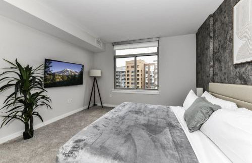 Stylish 2BR Retreat Gym Parkng and Scenic Rooftop - Foto 4