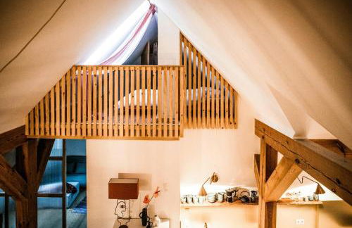 Designer Apartment In Historic Pond House - Photo 6