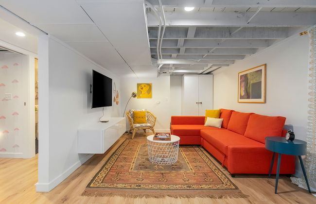 Mid-Century Vibes Basement - Foto 12