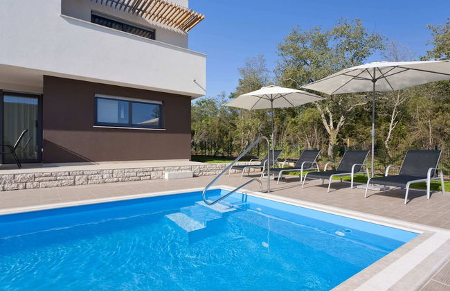 Villa in Novigrad With Pool & Rooftop Terrace - Foto 1