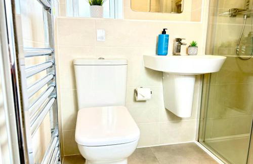 Walnut Flats-F5, Stylish 1-Bedroom - Parking, Netflix, WIFI - Close to Oxford, Bicester & Blenheim Palace - Photo 20