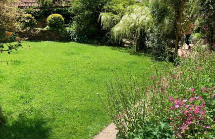 Cider Cottage - 3 Bedroom - Onsite Parking - Photo 17