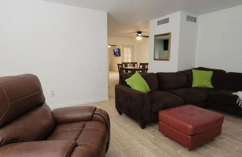 Casa Sunrise, Large Home, Minutes from Airport, YRMC, Mexico Borders - Foto 9