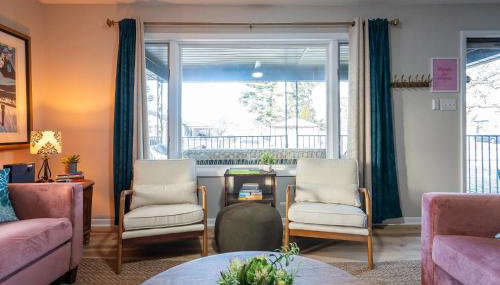 5 Bedroom 2 & 1 half Bath Group Stay Fun Design in Quiet Neighborhood - Foto 3