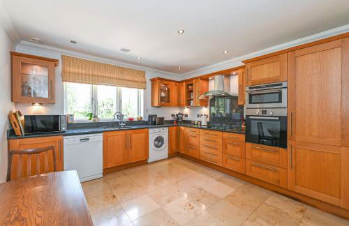 Woodland Cottage by inspirestays-com - Photo 14