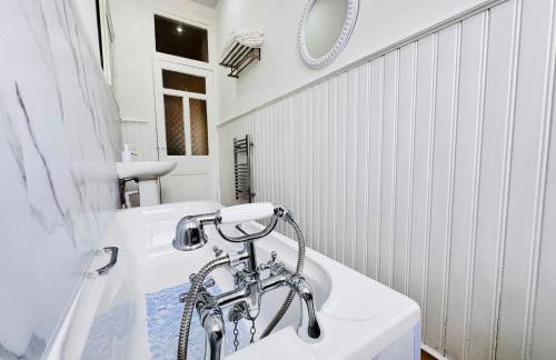 THE RESTING LION - Gourock Town Center Holiday Home Apartment - Foto 10