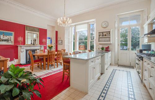 Stunning Apartment in Victorian Villa with Garden - Photo 11