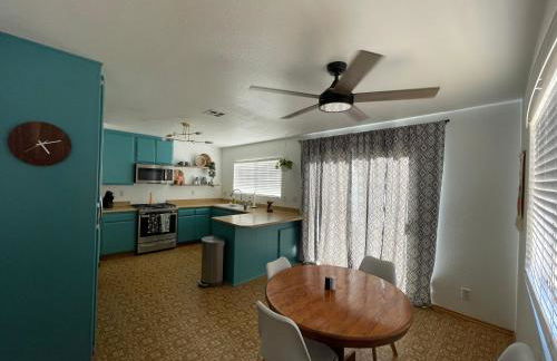 Quaint Vintage Ranch Style 4BedRoom 2Bath Sleeps 10 - Foto 4