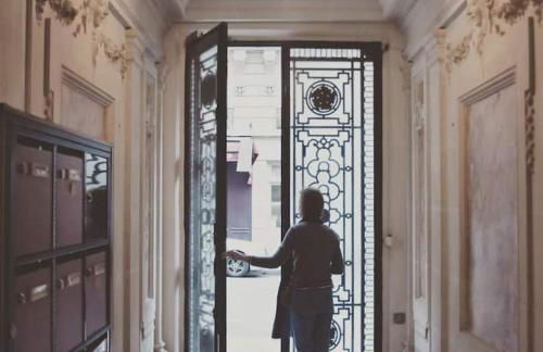 CENTRE PARIS Maubert Notre Dame Beau Studio calme lumineux salle de bains ascenseur climatisation - Foto 4