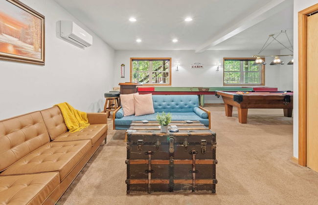 Lake + Pool Access, Game Room, Firepit, Deck Tawny and Peaceful by Avantstay - Foto 16