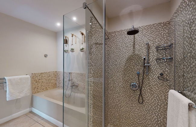 Bon Azur Beachfront Suites & Penthouses with LOV - Photo 48