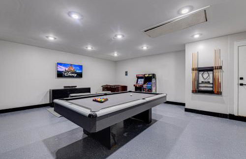 Beautiful home, centrally located to Parks with Pool - Foto 23