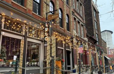 Speakeasy Attached, Walkable to Cavs, Flats, Casino - Foto 44