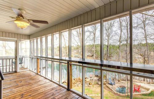 Lakefront Sparta Retreat with Dock and Game Room - Foto 5