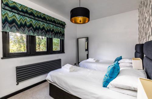 Locksbrook Lodge - Hot Tub - Spacious Outdoor Space - Photo 16