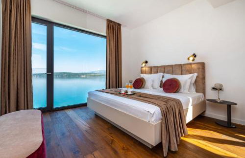 Luxury Villa Novita with Pool - Photo 21