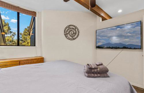 Charming Country Club Condo with Loft & Fireplace - Foto 11