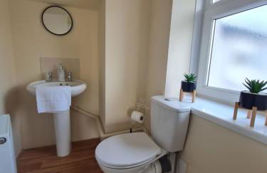 Perfect Location 2 BR serviced apartment Nr Bike Park Wales & Brecon Beacons - Photo 3