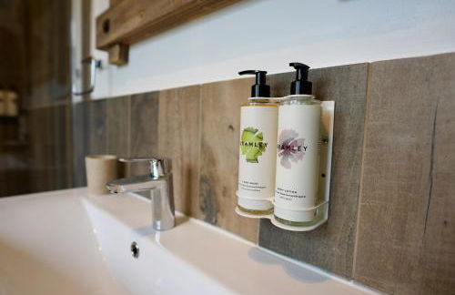 Tring Grange Cottage Sleeps 2 with Onsite Parking - Photo 28