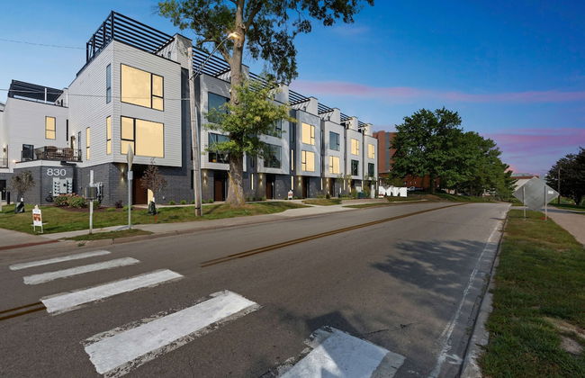 New Modern Townhome With Rooftop Patio 2 Bedroom Townhouse by RedAwning - Foto 25