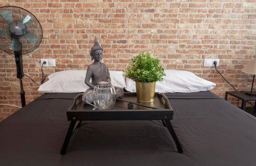 Luxury Artistic Digital Nomad 2 Bedroom w/Terrace - Photo 21