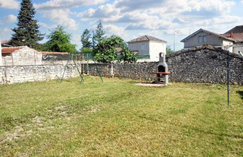 Maison chaleureuse à Lalbenque avec jardin clôturé - Photo 24