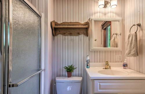 Retreat with Lake Access and Private Boat Dock! - Foto 14