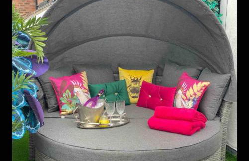 Stunning views, Hot tub, 5 mins to Chester - Photo 40