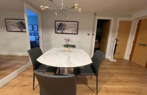 2 beds by Tower Bridge, Walk to Sights & Dining - Photo 6